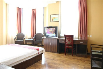 Gold Lampstand Garden Holiday Hotel Qingdao King-size bed room