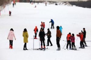 东岭滑雪场