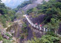 立馬峰大石壁